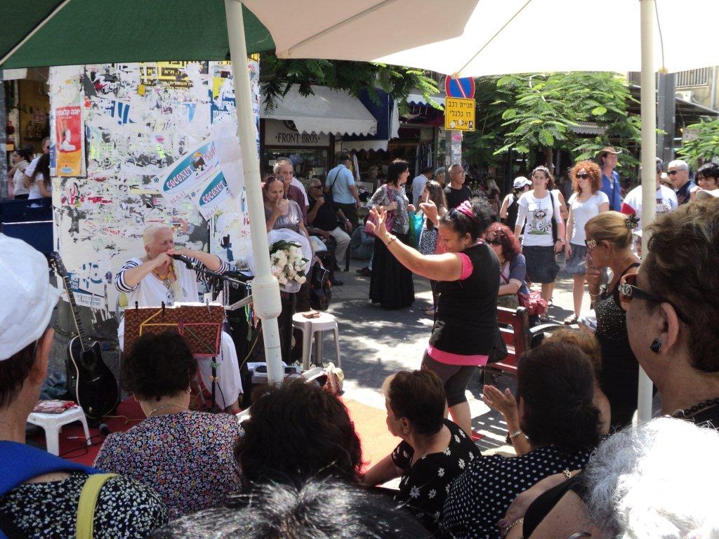 Street Performers at Nachalat Binyamin Street Market. Credit: Tourist Israel