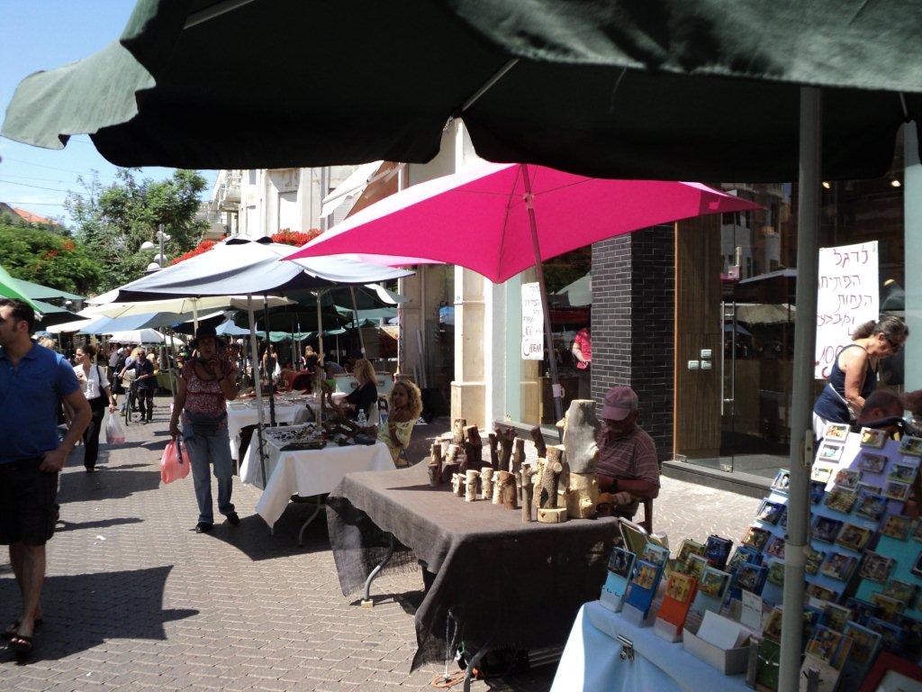 Stalls at Nachalat Binyamin Street Market. Credit: Tourist Israel