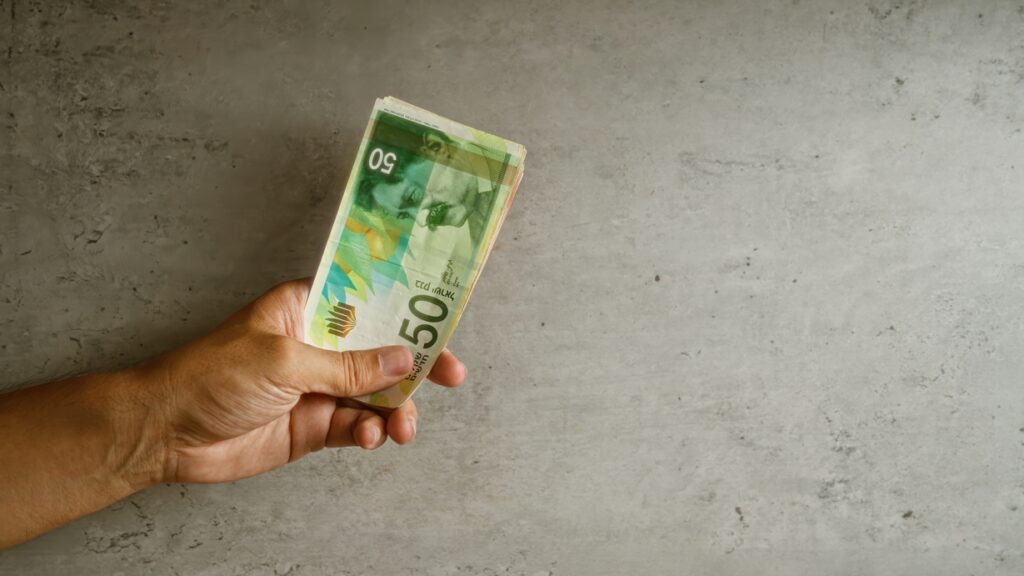 how much to tip in israel travel